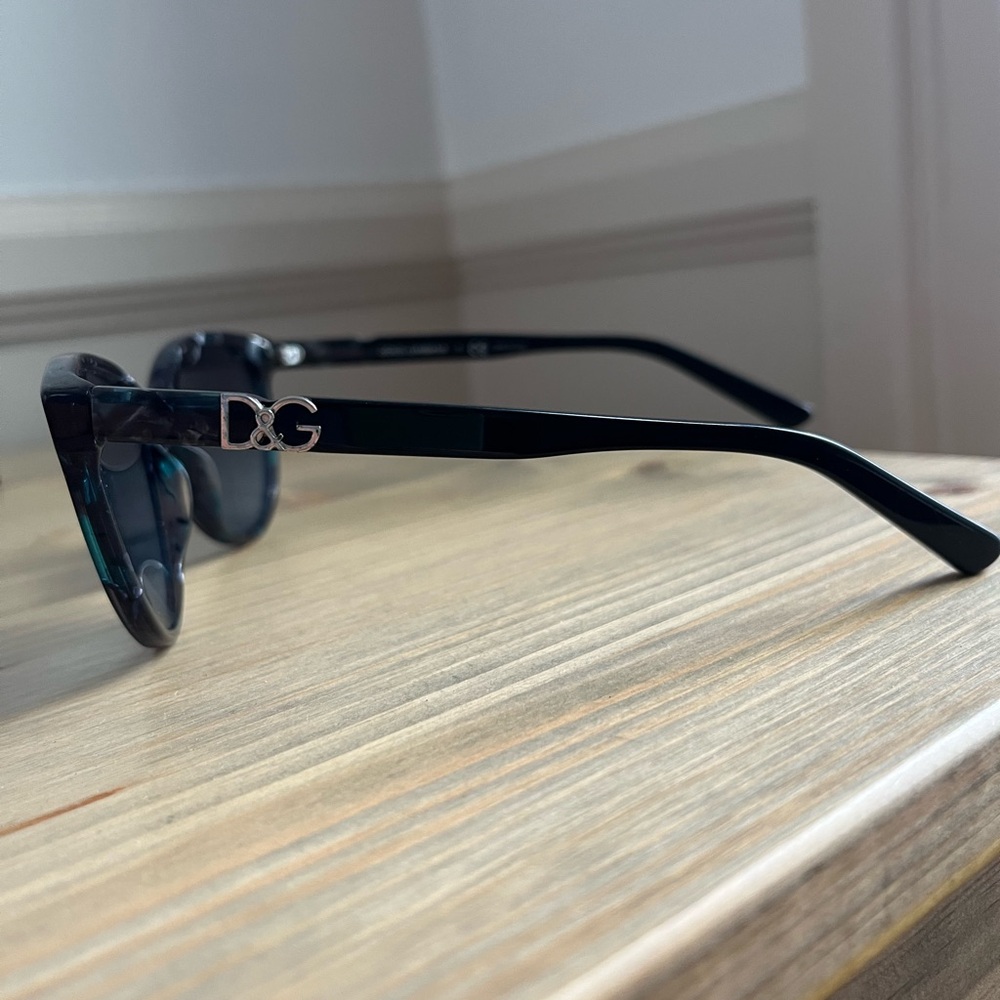🇮🇹🐈⬛Dolce & Gabbana Women’s Sunglasses, Round Cat-Eye, with Original Case🐈⬛🇮🇹 - Picture 4 of 7